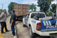 Tabrak Belakang Truck Sedang Parkir, Istri Pengendara Motor Tewas di TKP 