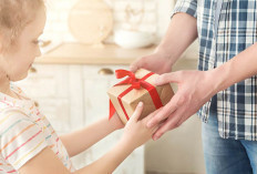 Ungkapkan Rasa Cinta dengan Receiving Gifts yang Sering Disalahartikan Sebagai 'Matre'
