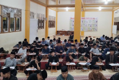 Santri Dilatih Menjadi Imam dan Menyampaikan Tausiyah  