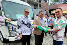 UNPARI Dapat Bantuan Bus dari Anggota DPR RI Eddy Santana 