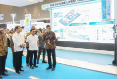 Dikunjungi Presiden Jokowi, Dirut PLN Paparkan Kesiapan Ekosistem Kendaraan Listrik di Booth PLN di PEVS 2024 