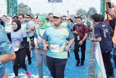 5 Pengemudi Ojol Prasejahtera Peroleh Motor Listrik di PLN Electric Run 2024