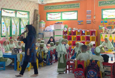 Guru RA Darussalam Lubuk Linggau Punya Cara Jitu agar Anak Didik Tetap Semangat dan Ceria