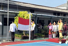 Gunakan Pakaian Adat, Lapas Lubuk Linggau Ingatkan Pegawai Tentang Pentingnya Kehadiran Ayah 