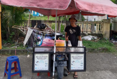 Pedagang Es Jagung di Lubuklinggau, Sehari Bisa Menjual Ratusan Cup Es Jagung