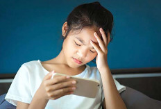 Waspadai Risiko Kesehatan Mata, Ini Tips Aman Main Handphone