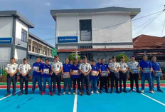 Warga Binaan Terima Hadiah dari Kalapas, Ini Prestasinya