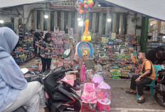 Lapak Mainan Dadakan Diserbu Anak-anak, THR Lebaran Ludes untuk Hadiah Kecil Penuh Bahagia