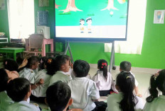 Keseruan Anak Didik TK Negeri Pembina 3 Lubuk Linggau Belajar Gunakan Smartboard TV Bantuan Kemendikdasmen RI