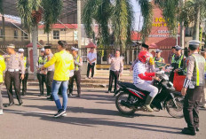 Dikira sedang Razia, Anggota Polres Mura Kembali Bagi-bagi Takjil