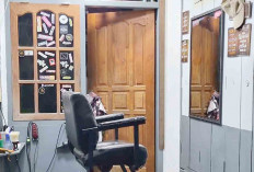 Dari Niat Mandiri dan Ketekunan, Deni Sukses Bangun Usaha Cukur Rambut di Lubuk Linggau