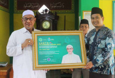 KH Syaiful Hadi Terima Penghargaan Santri Palembang Award 2023