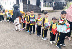 Keseruan Anak Didik PAUD As Syidiqyah Lubuk Linggau dalam Pawai Meriah Sambut HUT RI ke-80