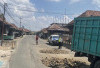 Gotong Royong Perbaiki Jalan Nasional Lintas Sekayu - Lubuk Linggau 
